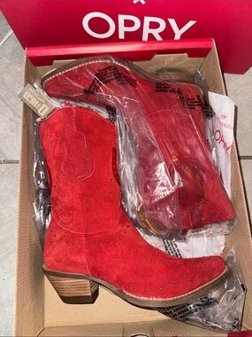 Hallmark Red Suede OPRY size 7M